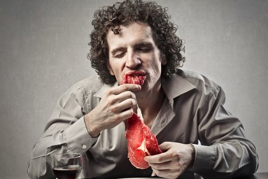 Žmogus valgantis mėsą (nuotr. Fotolia.com)