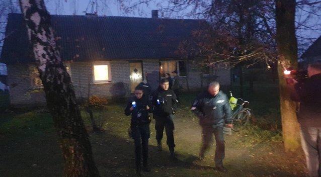 Policija deda tašką Kėdainių rajone į mokyklą išėjusios ir dingusios mergaitės paieškose (nuotr. Vaidos Girčės)