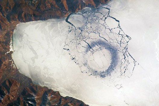 Ledo žiedai Baikalo ežere (nuotr. Wikipedia)