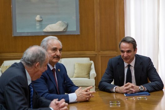 Graikijos ministras pirmininkas Kyriakos Mitsotakis susitiko su Kh. Haftaru (nuotr. SCANPIX)