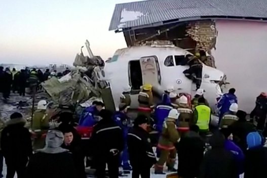 Lėktuvo katastrofa Kazachstane (nuotr. stop kadras)