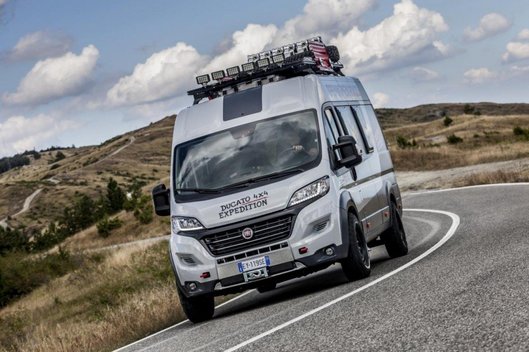 „Fiat Ducato 4x4 Expedition“ : Į bekelę su mikroautobusu?