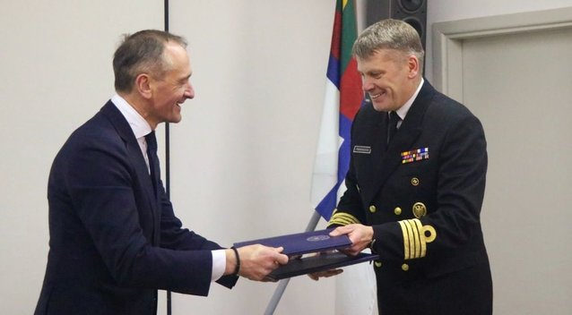 Karinės jūrų pajėgos pasirašė bendradarbiavimo susitarimą su Lietuvos jūriniu klasteriu  