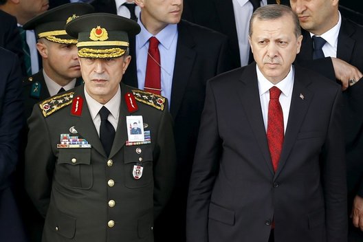 Hulusi Akaras ir R. Erdoganas (nuotr. SCANPIX)