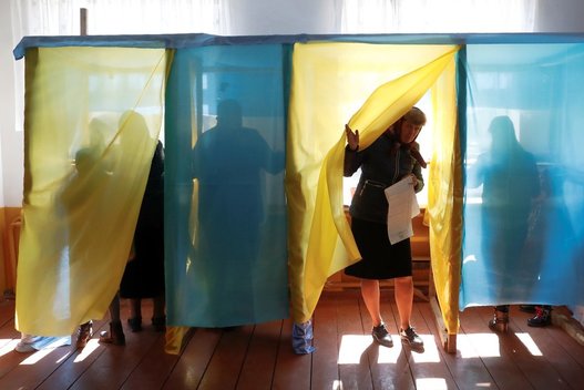 Pirmajame Ukrainos prezidento rinkimų ture pergalę žada komikui (nuotr. SCANPIX)