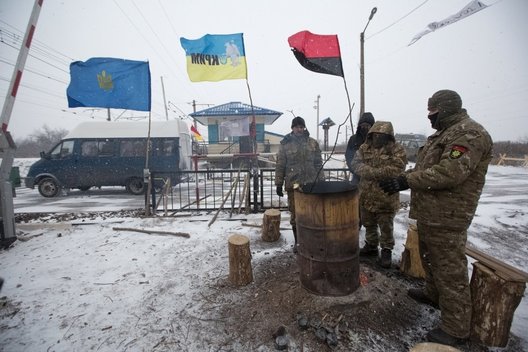 Ukrainos savanoriai ir veteranai vykdo okupuotos Donbaso dalies blokadą (nuotr. SCANPIX)
