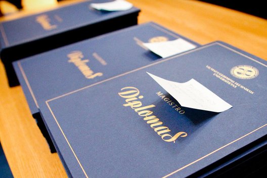 Diplomai  (nuotr. Fotodiena.lt/Dmitrijaus Radlinsko)