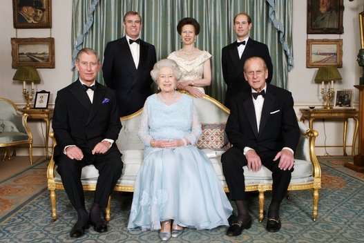 Karalienė Elizabeth su savo vaikais (nuotr. Vida Press)