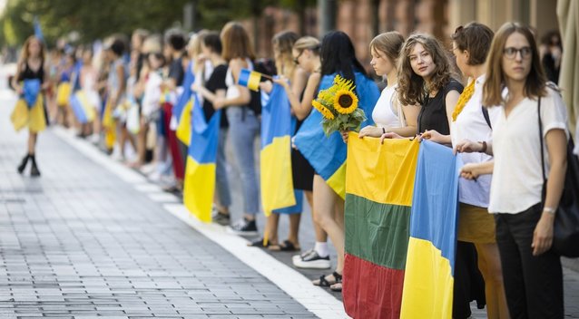 Lietuviai švenčia su Ukraina Nepriklausomybės dieną: „Mes turim aukot, turim palaikyt“ BNS Foto
