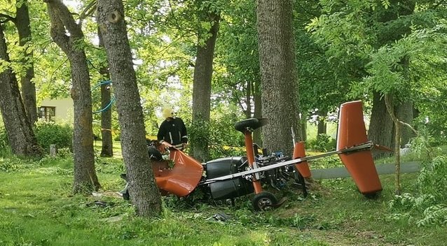 Panevėžio rajone nukrito skraidyklė, pilotas žuvo (nuotr. tv3.lt)