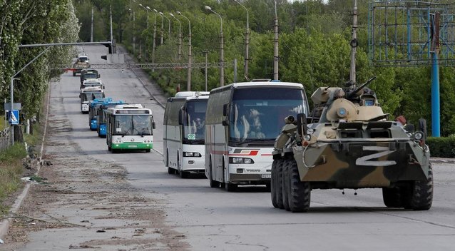 Žiniasklaida: iš „Azovstal“ išvyko dar bent 7 autobusai su Ukrainos kariais (nuotr. Telegram)