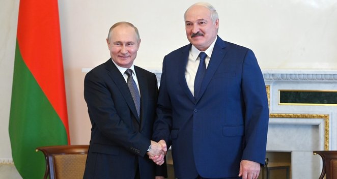 Vladimiras Putinas ir Aliaksandras Lukašenka (nuotr. SCANPIX)