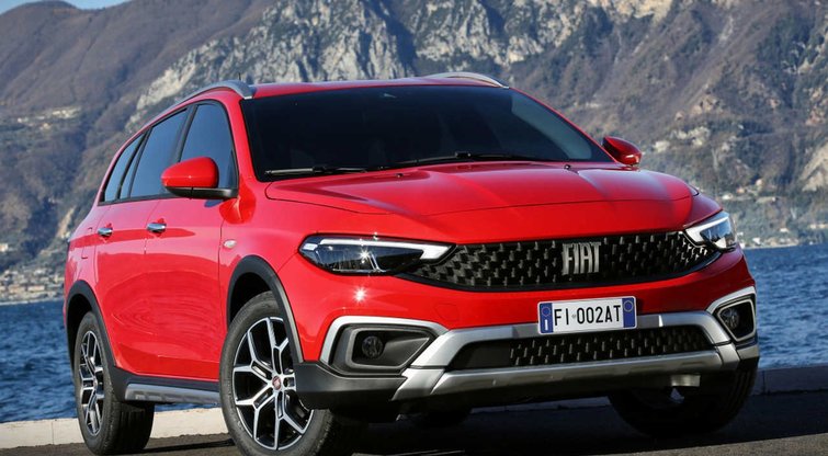 „Fiat“ atstovai Lietuvoje ruošiasi hibridinių „Tipo“ modelių debiutui