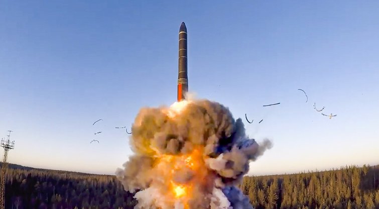 Rusijos balistinės raketos paleidimas (nuotr. SCANPIX)