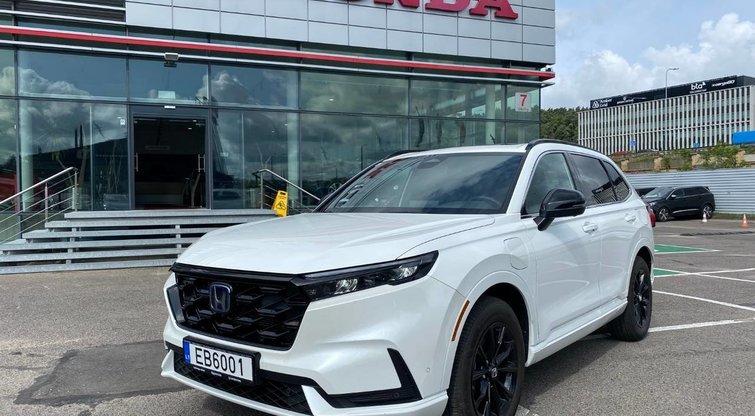 „Honda“ paskelbė naujų visureigių kainas: naujasis „Honda CR-V“ į Lietuvą atvyko anksčiau