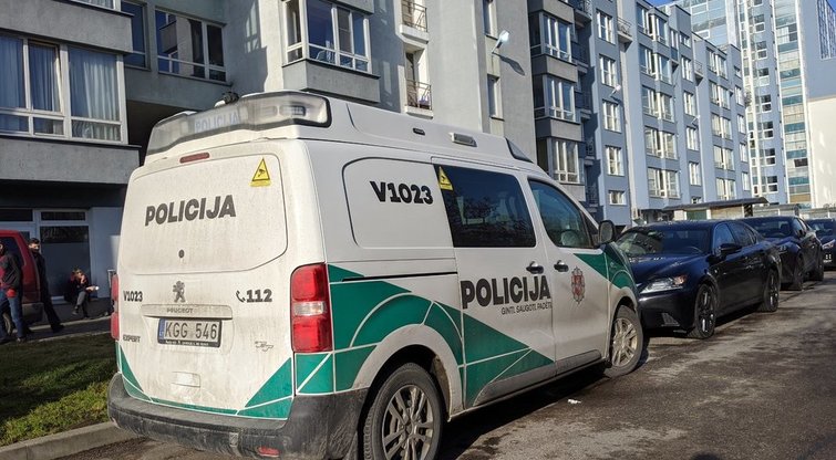Tragedija Vilniuje: žuvo iš 6 aukšto iškritusi mergina (nuotr. Broniaus Jablonsko)