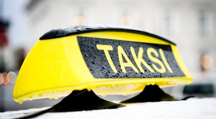 Taksi (nuotr. Fotodiena.lt/Ieva Budzeikaitė)