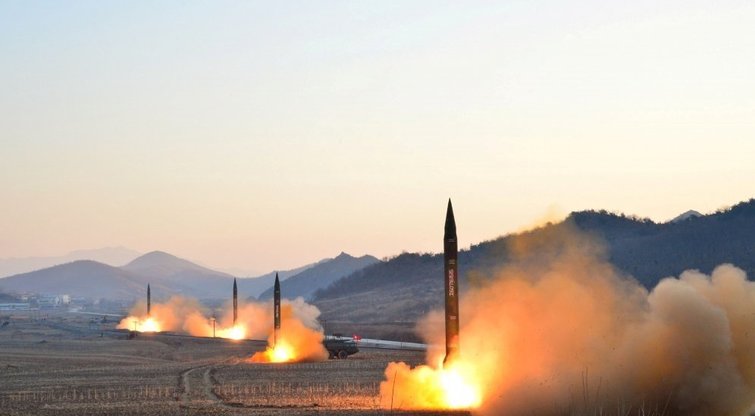 Iki karinio konflikto Šiaurės Korėjoje skaičiuojamos paskutinės valandos? (nuotr. SCANPIX)