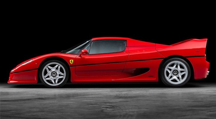25-metį švenčianti „Ferrari F50“ iki šiol laikomas unikaliu inžineriniu kūriniu