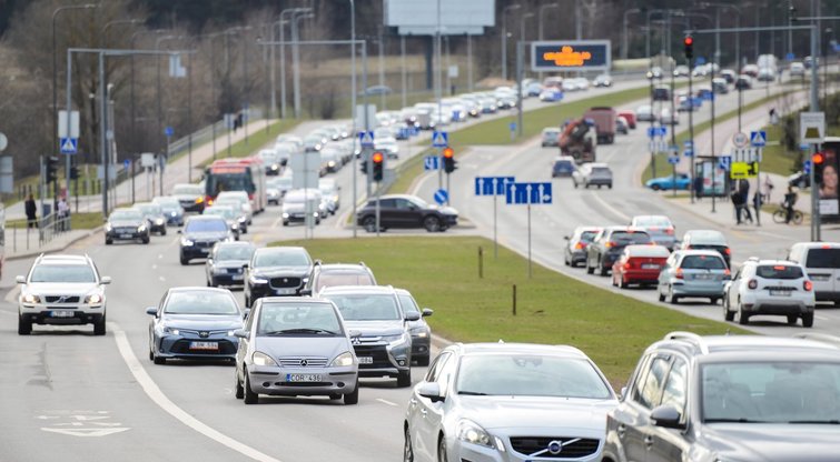 Lietuviai automobiliais važiavo rečiau (nuotr. Fotodiena/Justino Auškelio)