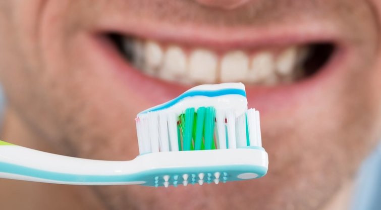 Kiek minučių reikia valyti dantis? Atskleidė tiesą  (nuotr. 123rf.com)