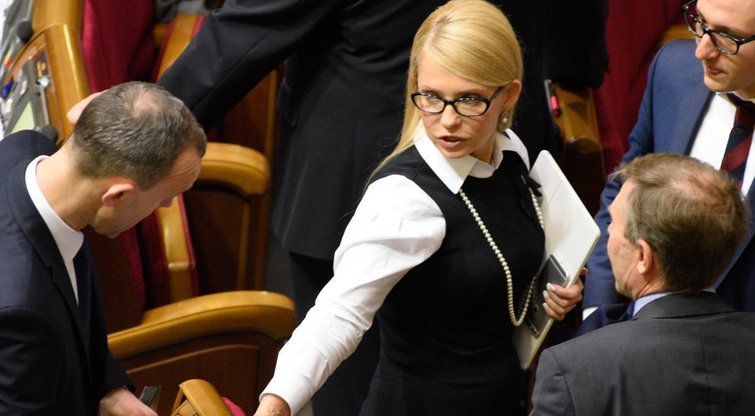 Iš Ukrainos valdančiosios daugumos pasitraukusi Julija Tymošenko prabilo apie „klanų koaliciją“ (nuotr. SCANPIX)