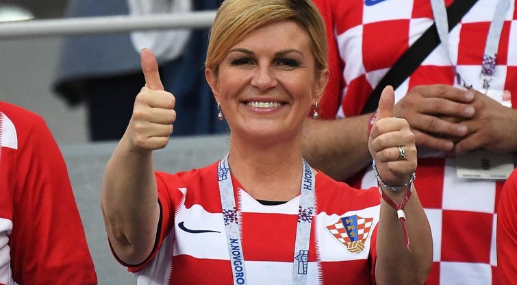 Kroatijos prezidentė stebi rinktinės žaidimą Rusijoje (nuotr. SCANPIX)