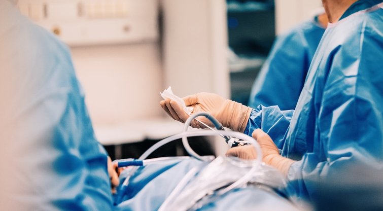 Stemplės vėžį 55-erių Antanui pašalino neeiliniu būdu: po operacijos – tik keli randeliai (Asoc. Kauno klinikų nuotrauka)  