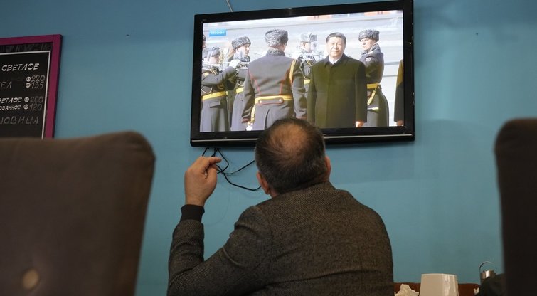 Xi Jinpingas, regimas televizoriaus ekrane  (nuotr. SCANPIX)