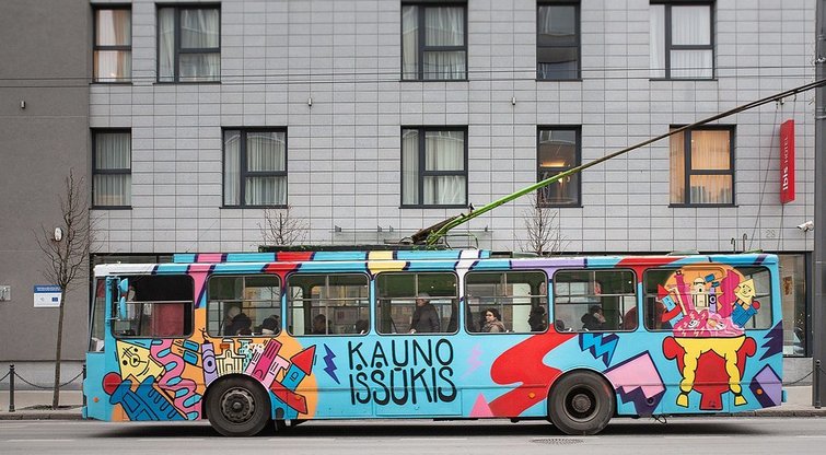 Kaunas atsisveikina su senais troleibusais: paverčia juos meno kūriniais (nuotr. Kauno miesto savivaldybės)  