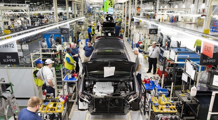 „Lexus“ pradėjo automobilių gamybą už Japonijos ribų