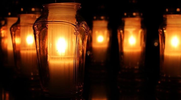 Vėlinių žvakės (nuotr. Fotolia.com)