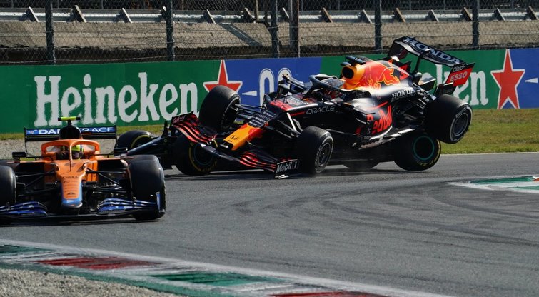 M. Verstappeno ir L. Hamiltono susidūrimas (nuotr. SCANPIX)