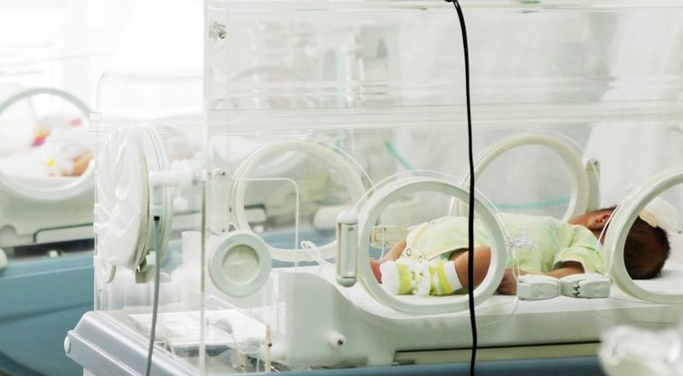 Kūdikis ligoninėje (nuotr. 123rf.com)