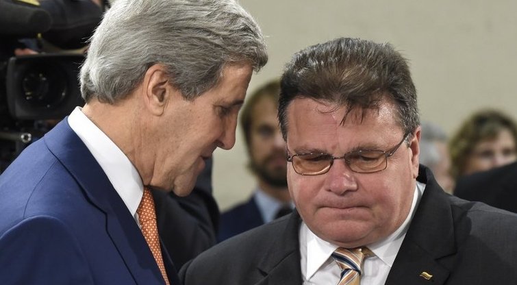 JAV užsienio politikos vadas J. Kerry ir jo kolega Linas Linkevičius (nuotr. SCANPIX)