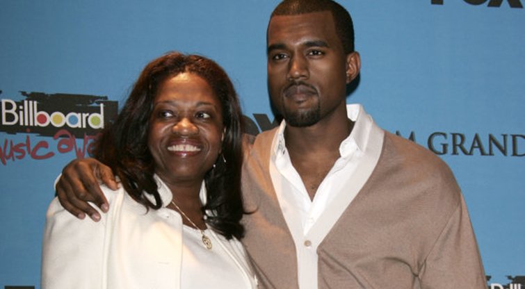 Kanye Westas su mama Donda (nuotr. Vida Press)