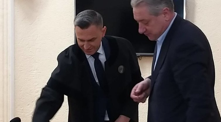 valstietis Jonas Slapšinskas ir advokatas Šarūnas Rameikis (nuotr. TV3)