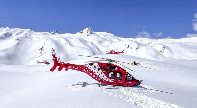 Siaubinga katastrofa Šveicarijos Alpėse: dužus sraigtasparniui žuvo trys žmonės – trims slidininkams pavyko išsigelbėti (nuotr. SCANPIX)