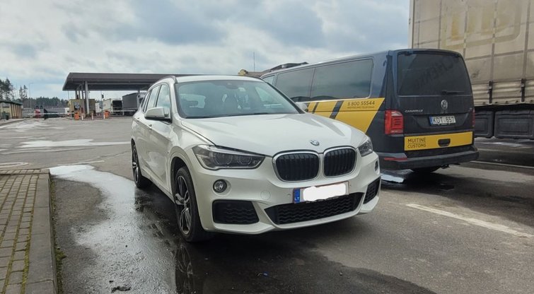 Baltarusis pasienyje neteko „BMW X1“: nekreipė dėmesio į paskelbtas sankcijas (lrmuitine.lt) (nuotr. gamintojo)