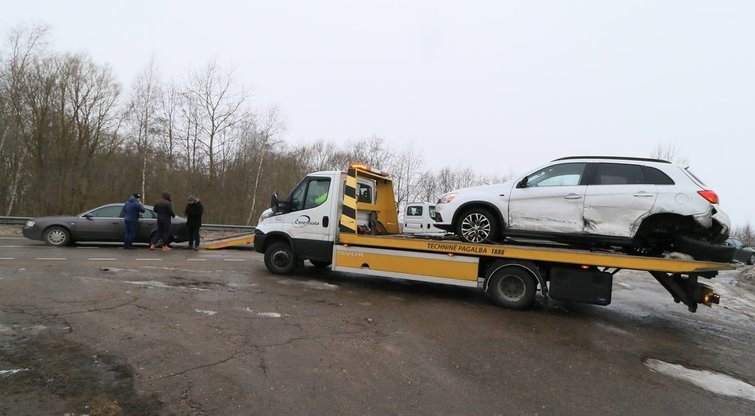 Vilniaus rajone, prie Visalaukės, susidūrė keturi automobiliai nuotr. Broniaus Jablonsko