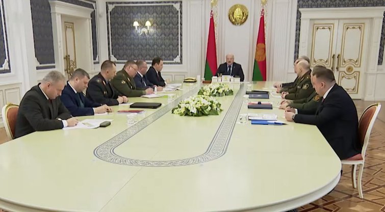 Mįslingi sprogimai prie Minsko: Lukašenka išsikvietė kariuomenės vadus (nuotr. Telegram)