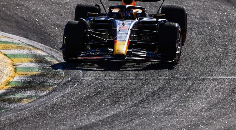 Maksas Verstappenas be didesnių pastangų laimėjo Brazilijos didžiojo prizo lenktynes