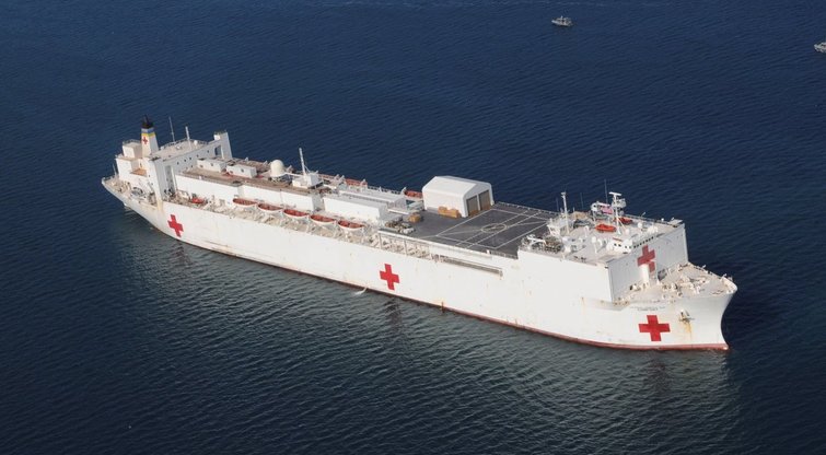 JAV imasi kritinių priemonių: pasitelkia kariuomenės laivus-ligonines (nuotr. SCANPIX)