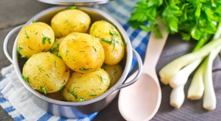 Išklojo tiesą apie bulves: atsakė, ar tikrai jas valgyti nesveika (nuotr. Shutterstock)