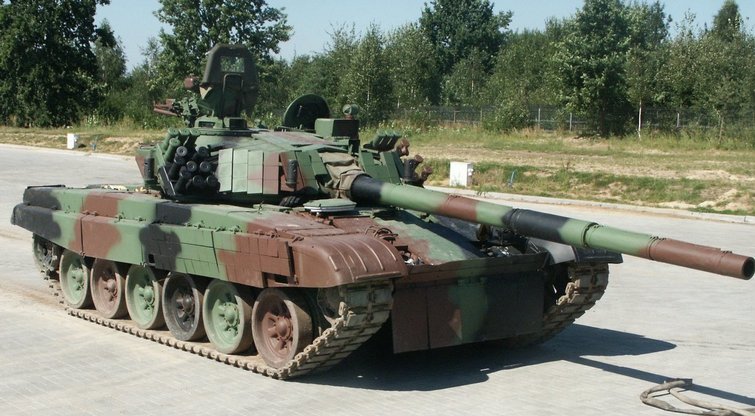 Lenkų tankas PT-91 Twardy (nuotr. Wikipedia)