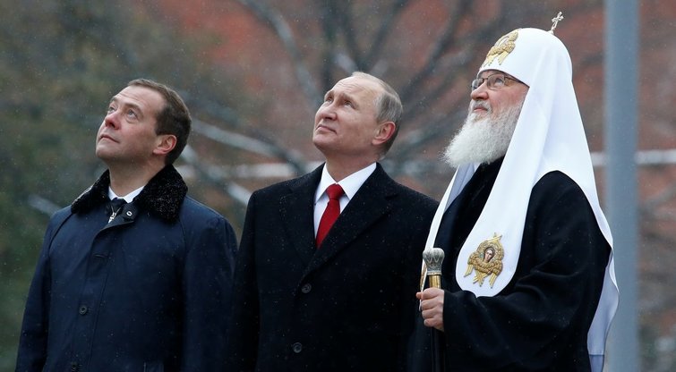 Medvedevo religiniai marazmai: paskelbė apie Rusijos kovą su Šėtonu (nuotr. SCANPIX)