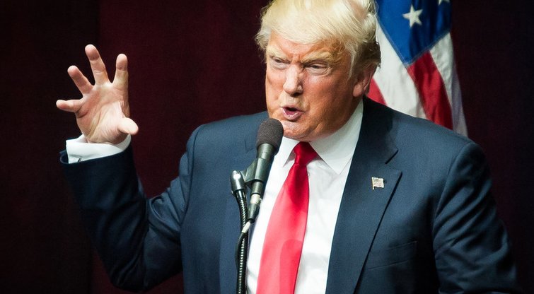 Donaldas Trumpas turi rankų paspaudimo fobiją (nuotr. Vida Press)
