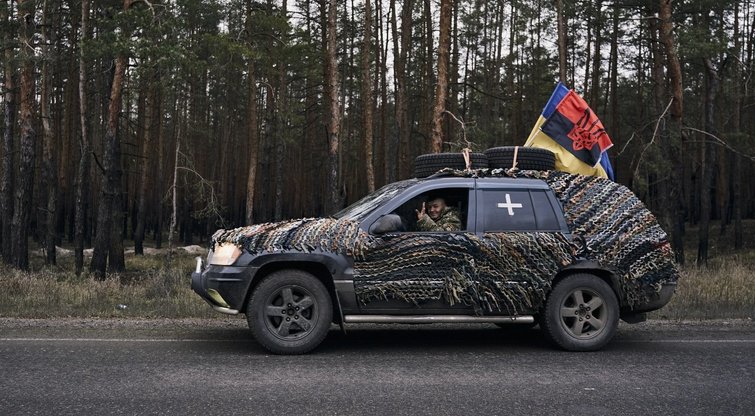 Girtų vairuotojų automobiliai Latvijoje bus konfiskuojami ir siunčiami į Ukrainą (nuotr. SCANPIX)