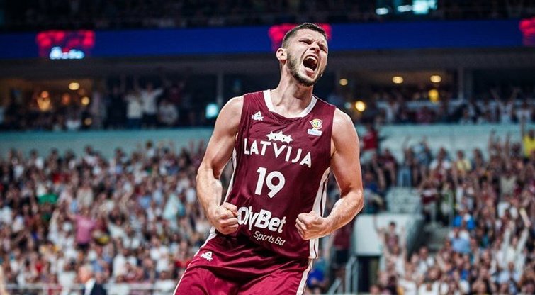 Latviai patiesė serbus (nuotr. FIBA)