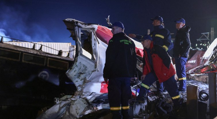 Tragiška traukinio avarija Graikijoje: žuvo mažiausiai 36 žmonės (nuotr. SCANPIX)